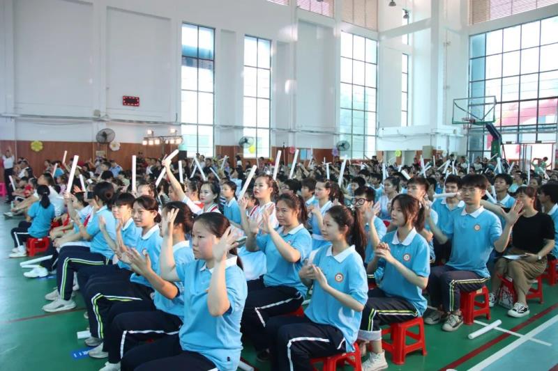 扶残助残让温暖与关爱相伴同行柳州市特殊教育学校举办第三十三次助残